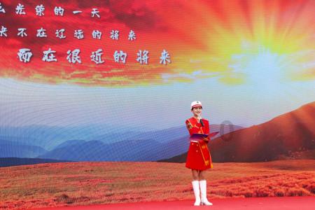 成都进入两会时间 出席市政协十六届二次会议的委员报到